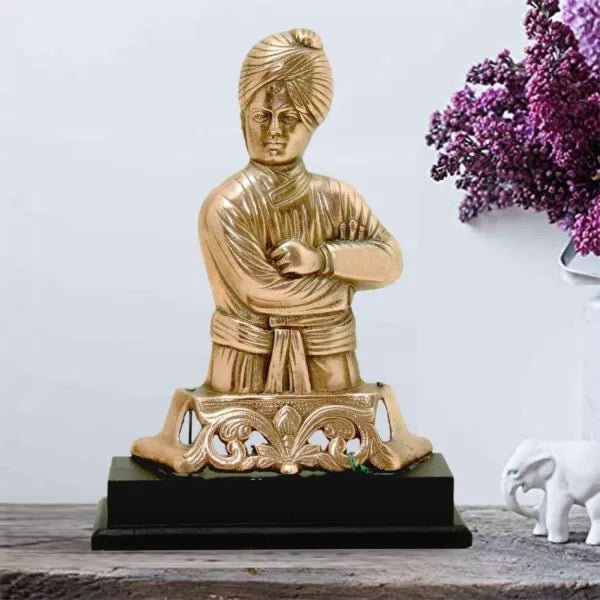 craftearth-black-metal-vivekanand-small-plate-with-wooden-stand-2-min-600×600