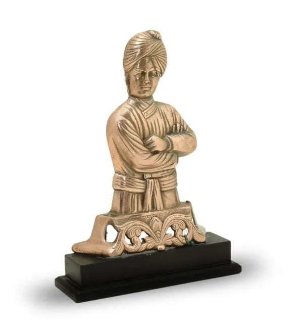 craftearth-black-metal-vivekanand-small-plate-with-wooden-stand-3-min-1-600×653