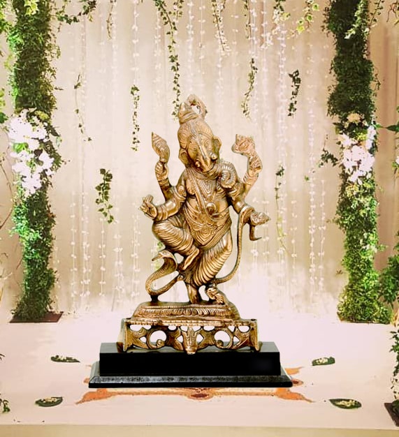 craftearth-black-metal-ganesha-plate-with-wooden-stand-2-min