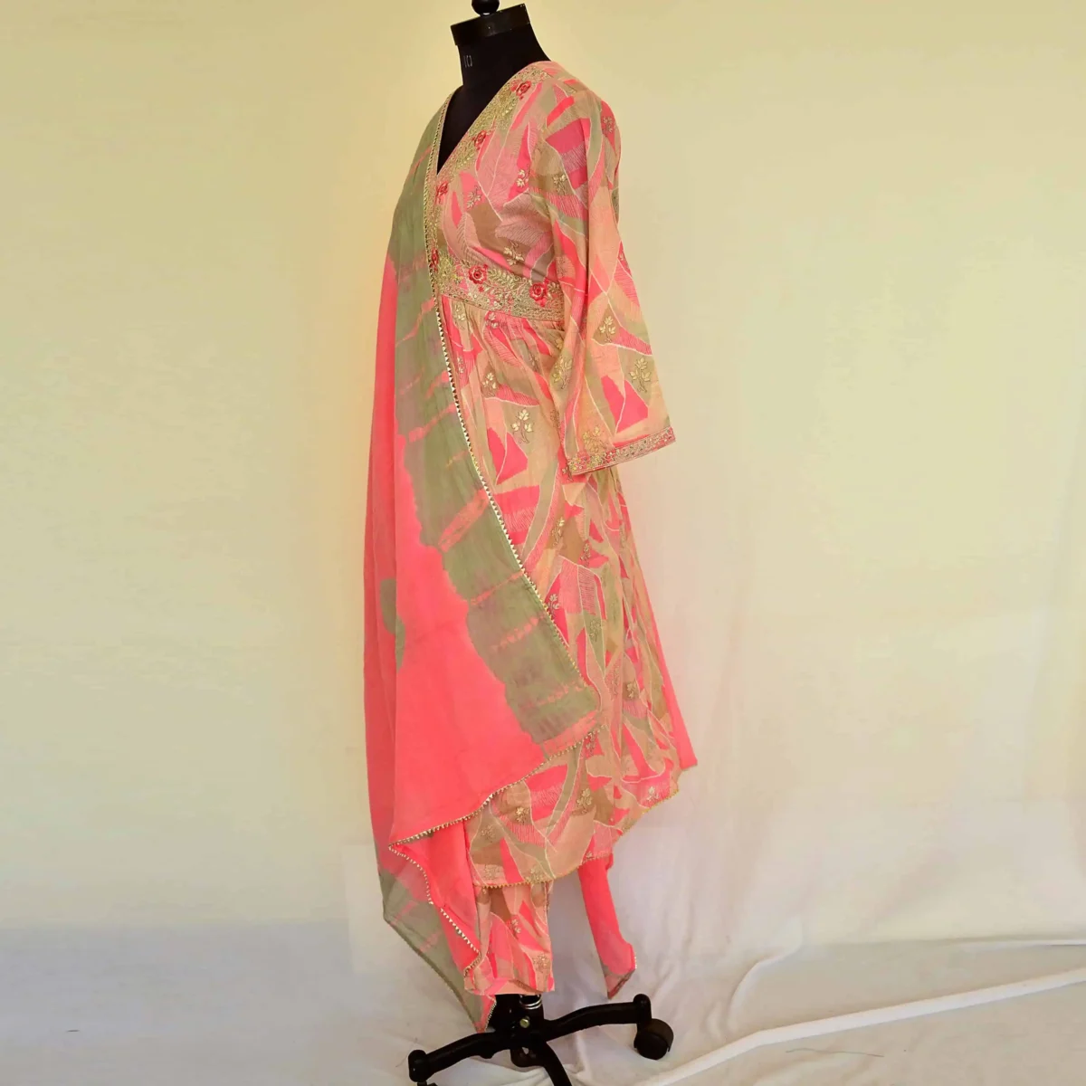 CraftEarth Elegant Floral Embroidered Anarkali Suit Sets with Dupatta K-D187 - Image 4