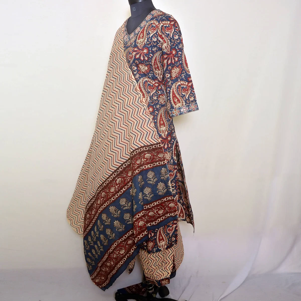 CraftEarth Kalamkari Printed Cotton Suit Set with Beige Dupatta - K-D196 - Image 3